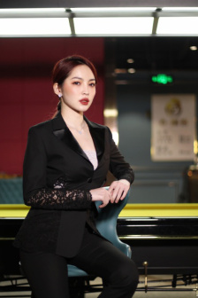 日本19歲女子全裸倒在家門口