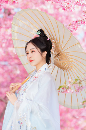 妻子在廚房被三個男人欺負的后果